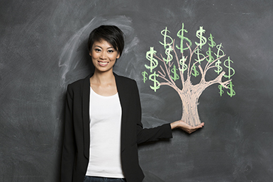 Woman smiles to receive pre-settlement funding cash advance