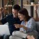 couple on laptop looking for a structured settlement buyer for a cash lump sum