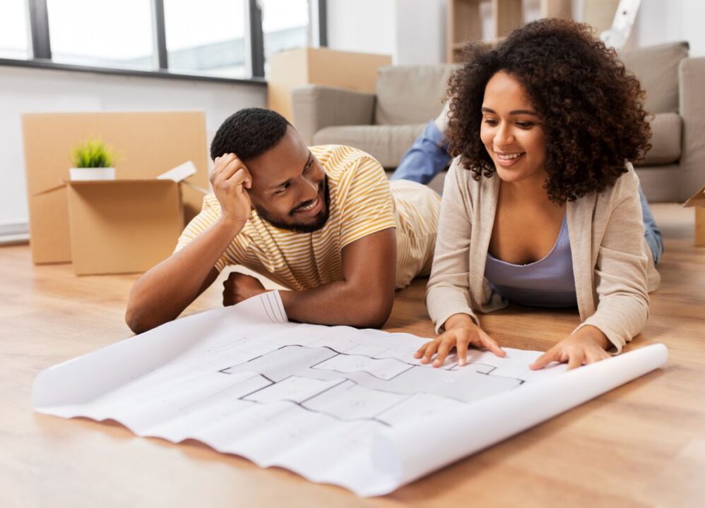 couple reviewing home plans after selling structured settlement payments for lump sum cash